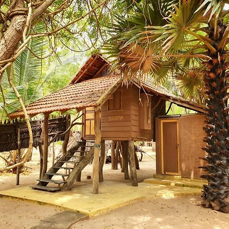 Light House Beach Hut Komari Luaran gambar