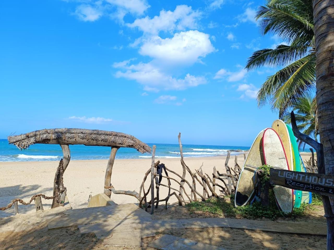Light House Beach Hut Komari Luaran gambar