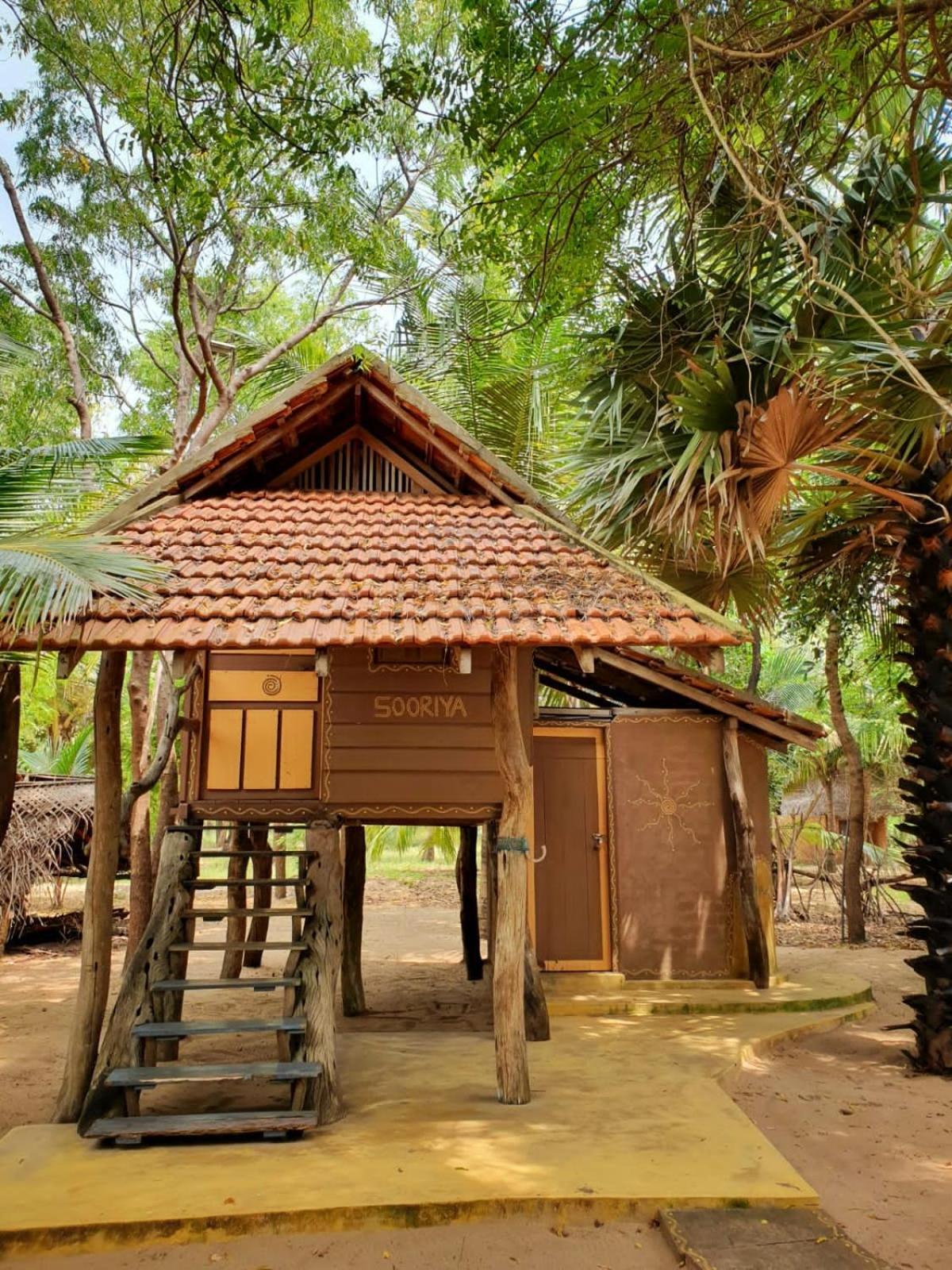 Light House Beach Hut Komari Luaran gambar