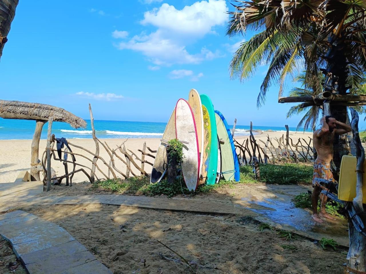 Light House Beach Hut Komari Luaran gambar