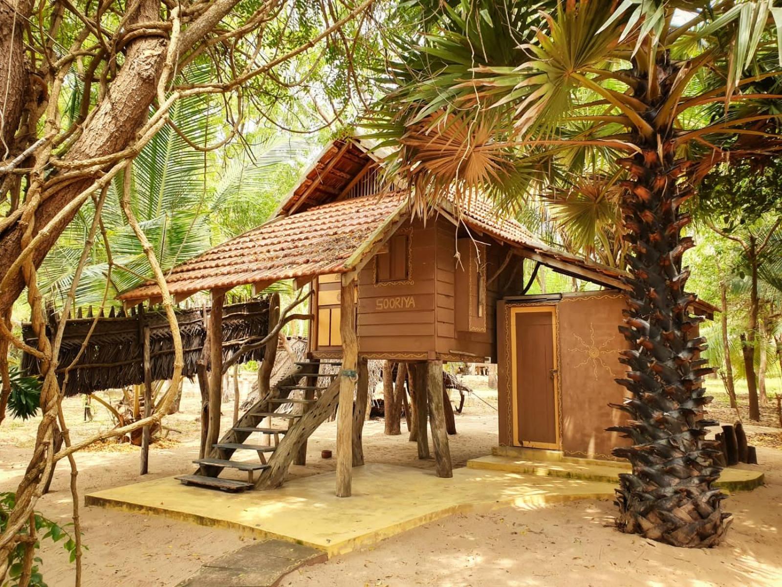 Light House Beach Hut Komari Luaran gambar
