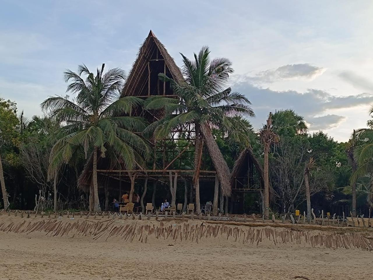 Light House Beach Hut Komari Luaran gambar