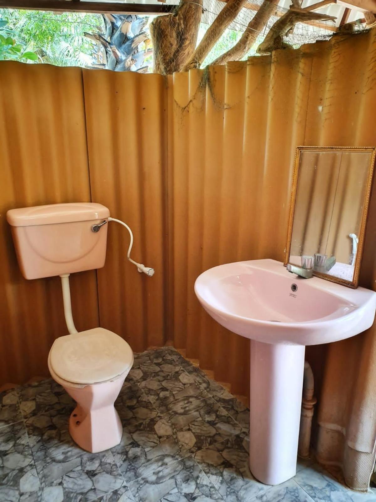 Light House Beach Hut Komari Luaran gambar