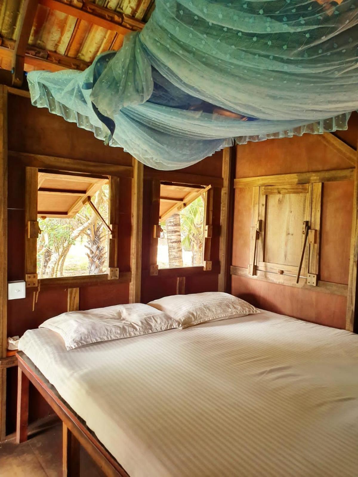 Light House Beach Hut Komari Luaran gambar