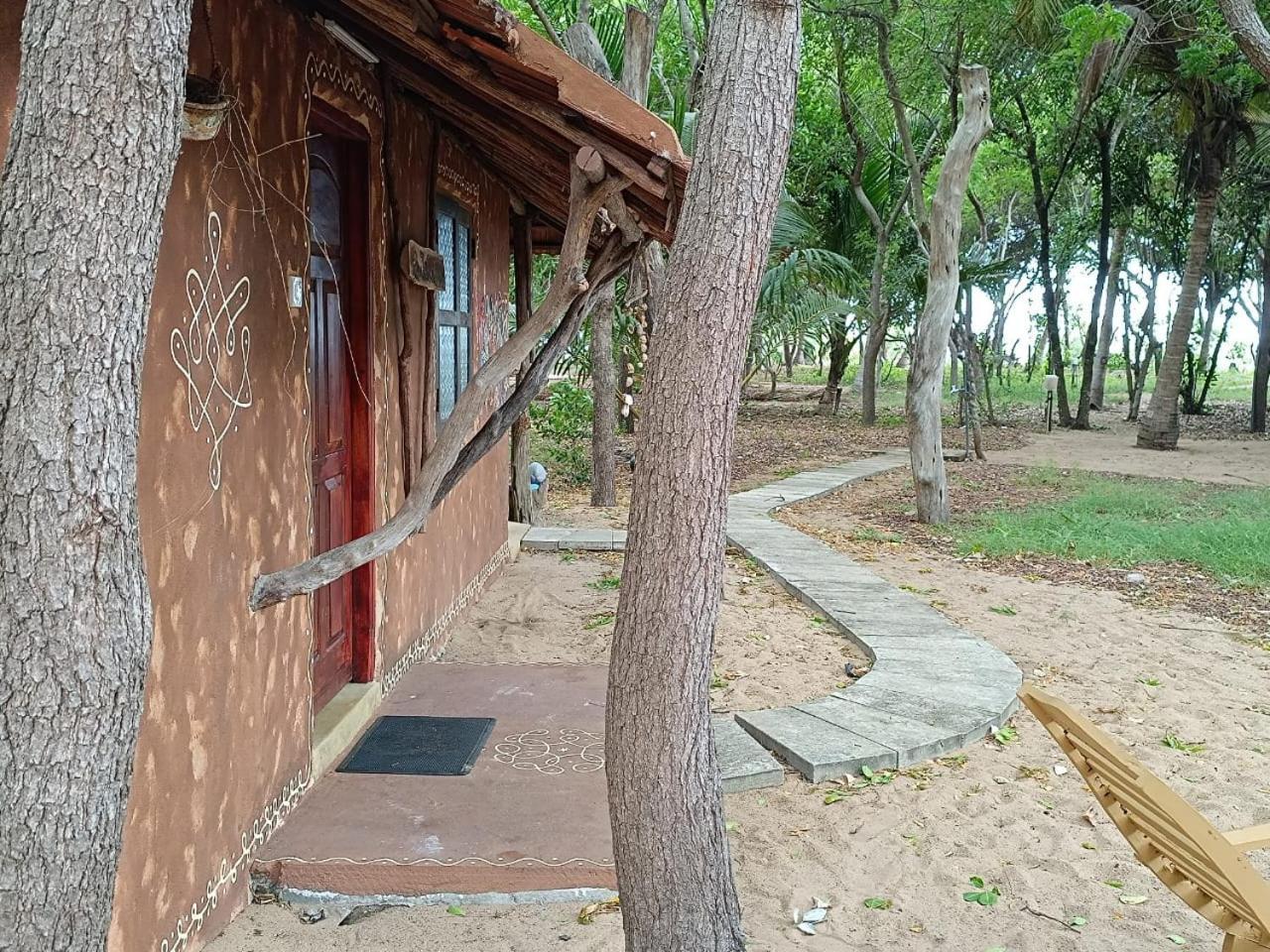 Light House Beach Hut Komari Luaran gambar