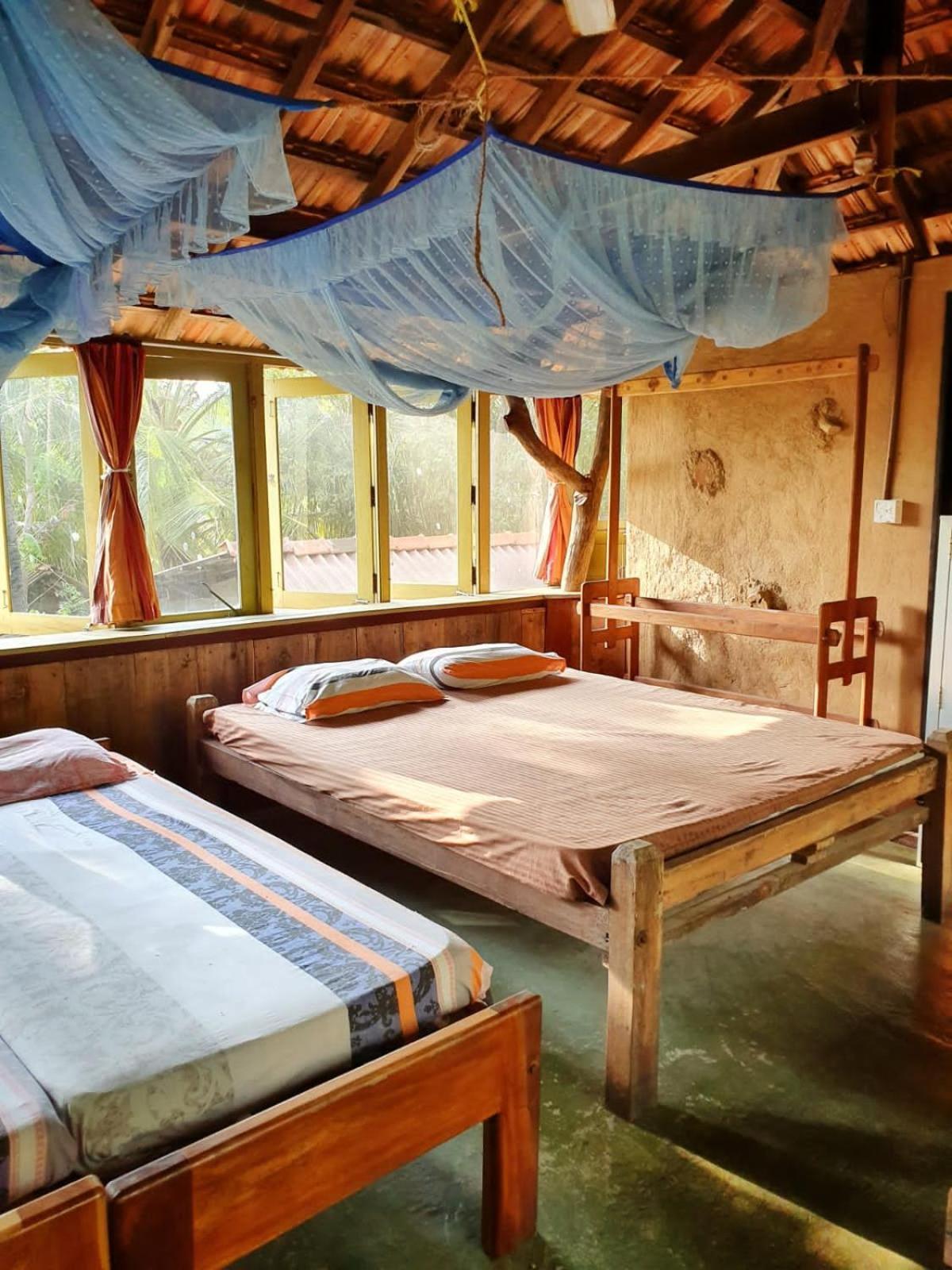 Light House Beach Hut Komari Luaran gambar