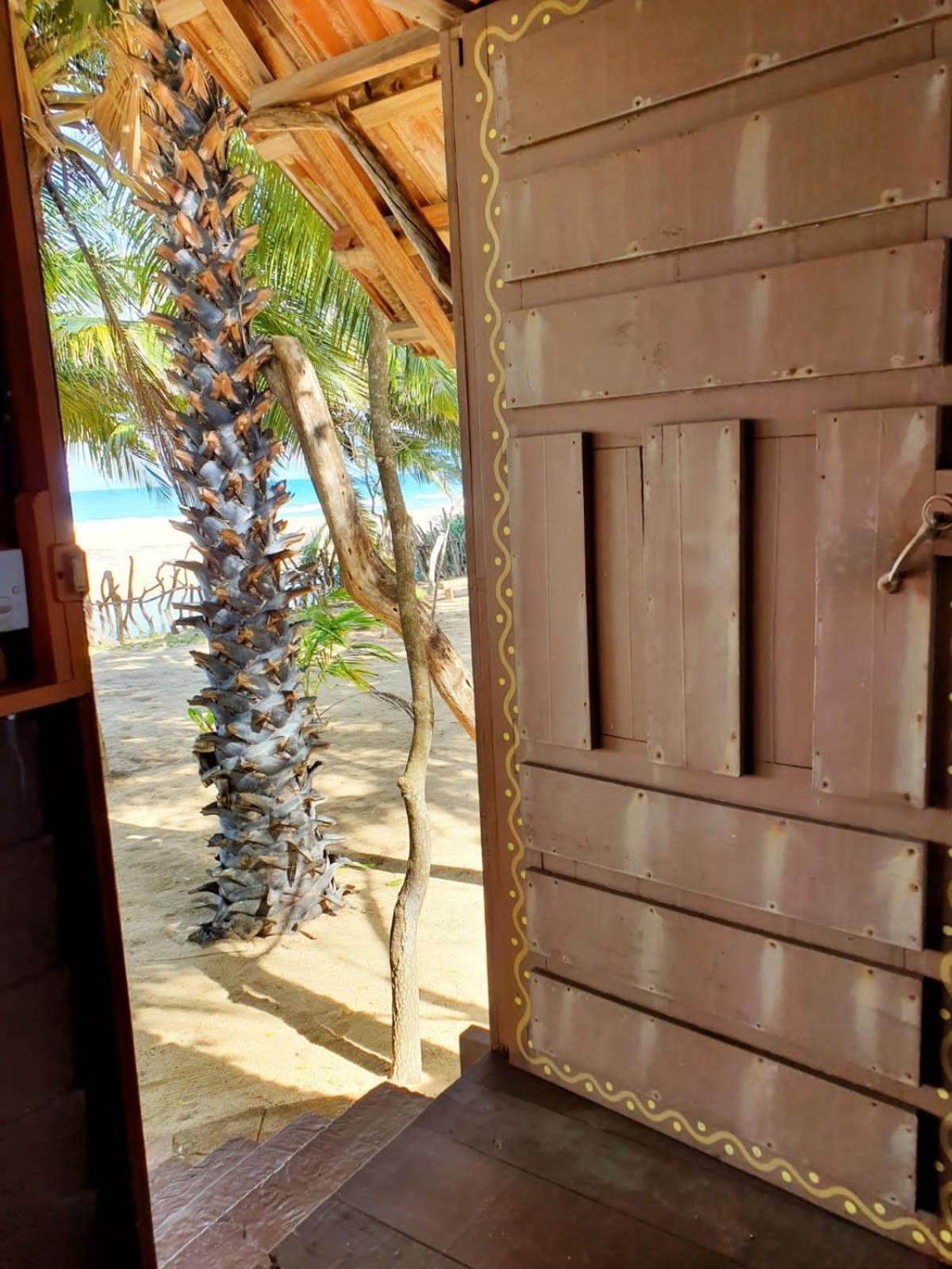 Light House Beach Hut Komari Luaran gambar