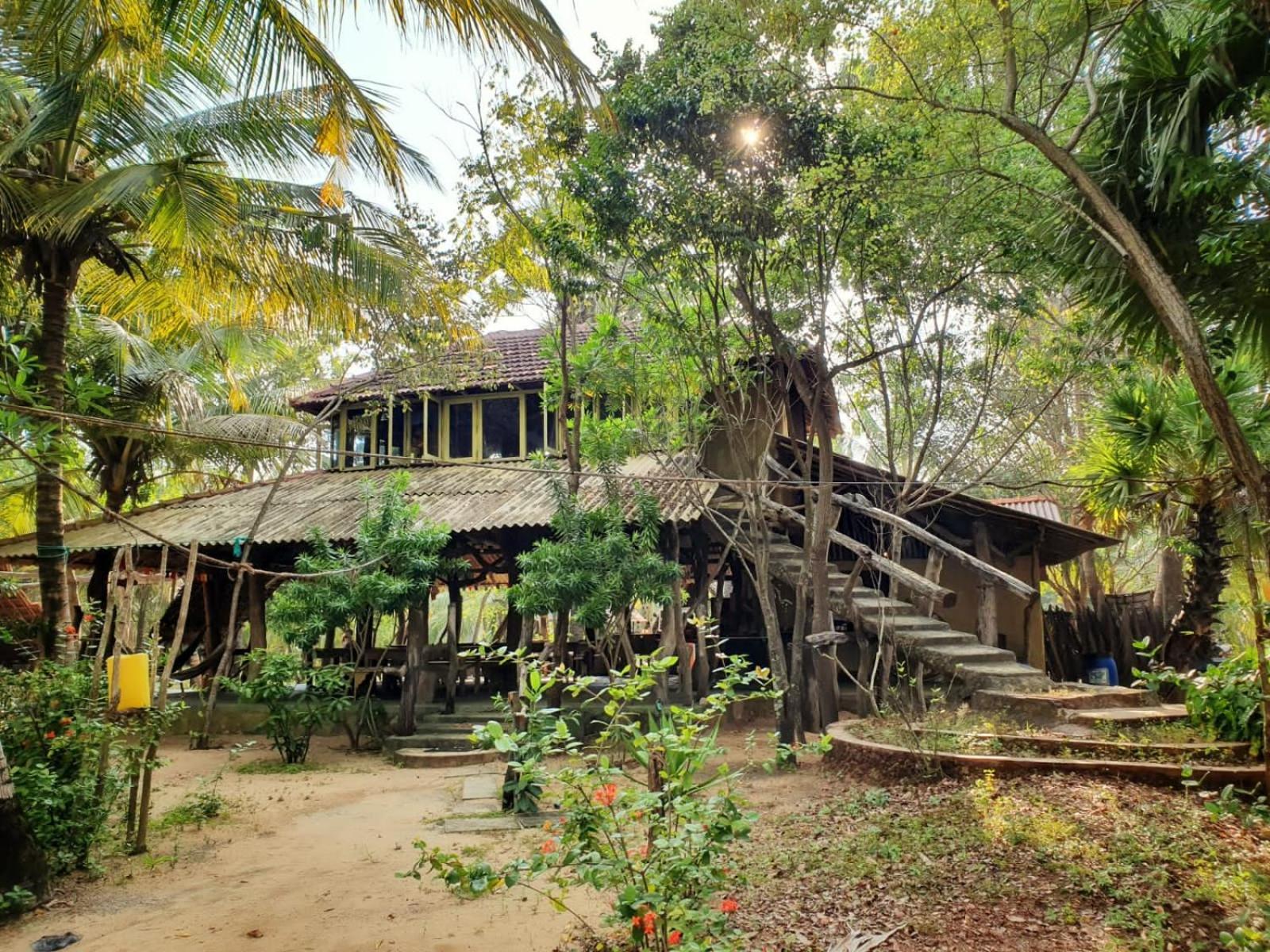 Light House Beach Hut Komari Luaran gambar