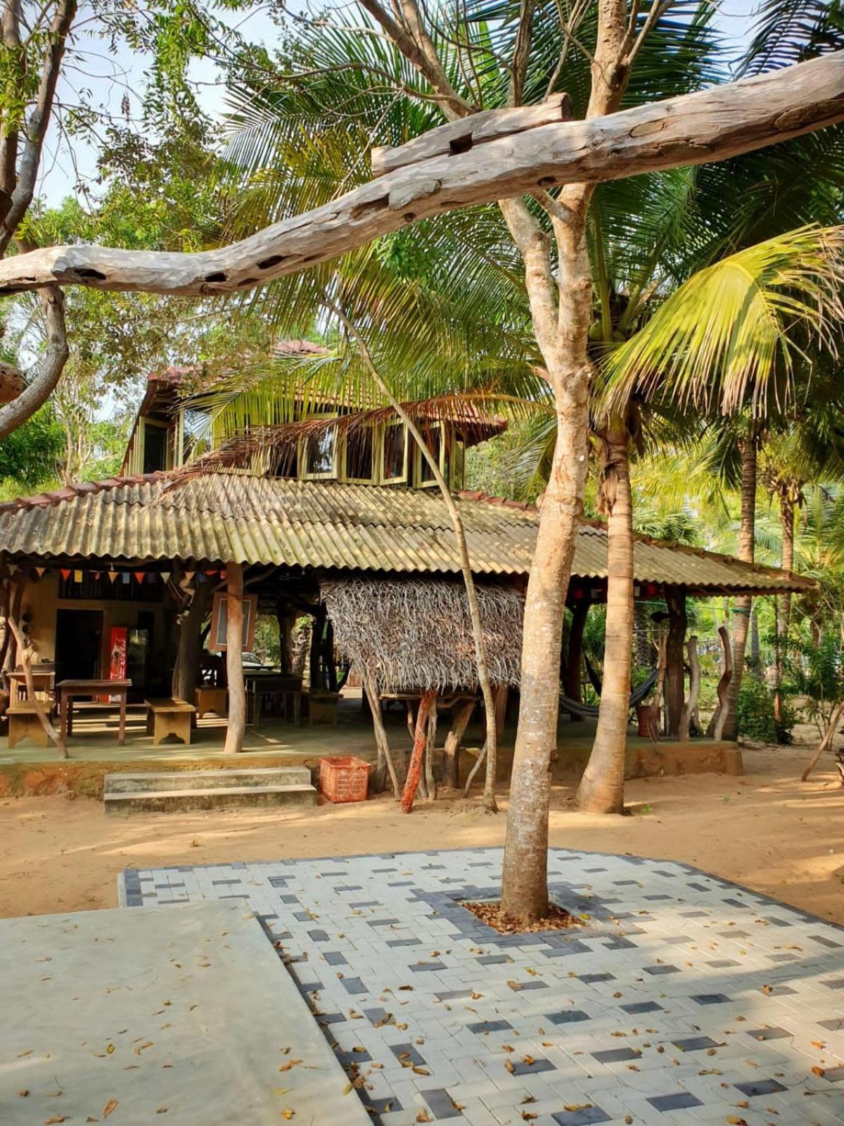 Light House Beach Hut Komari Luaran gambar