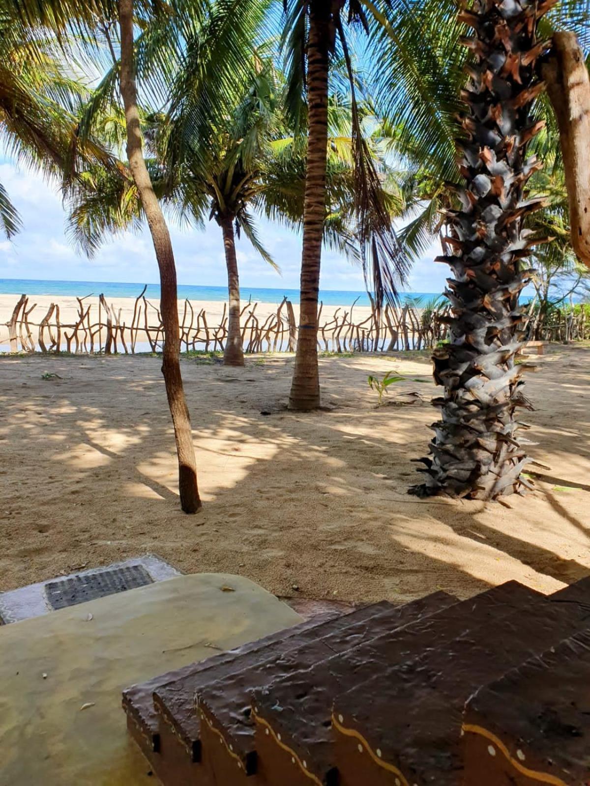 Light House Beach Hut Komari Luaran gambar