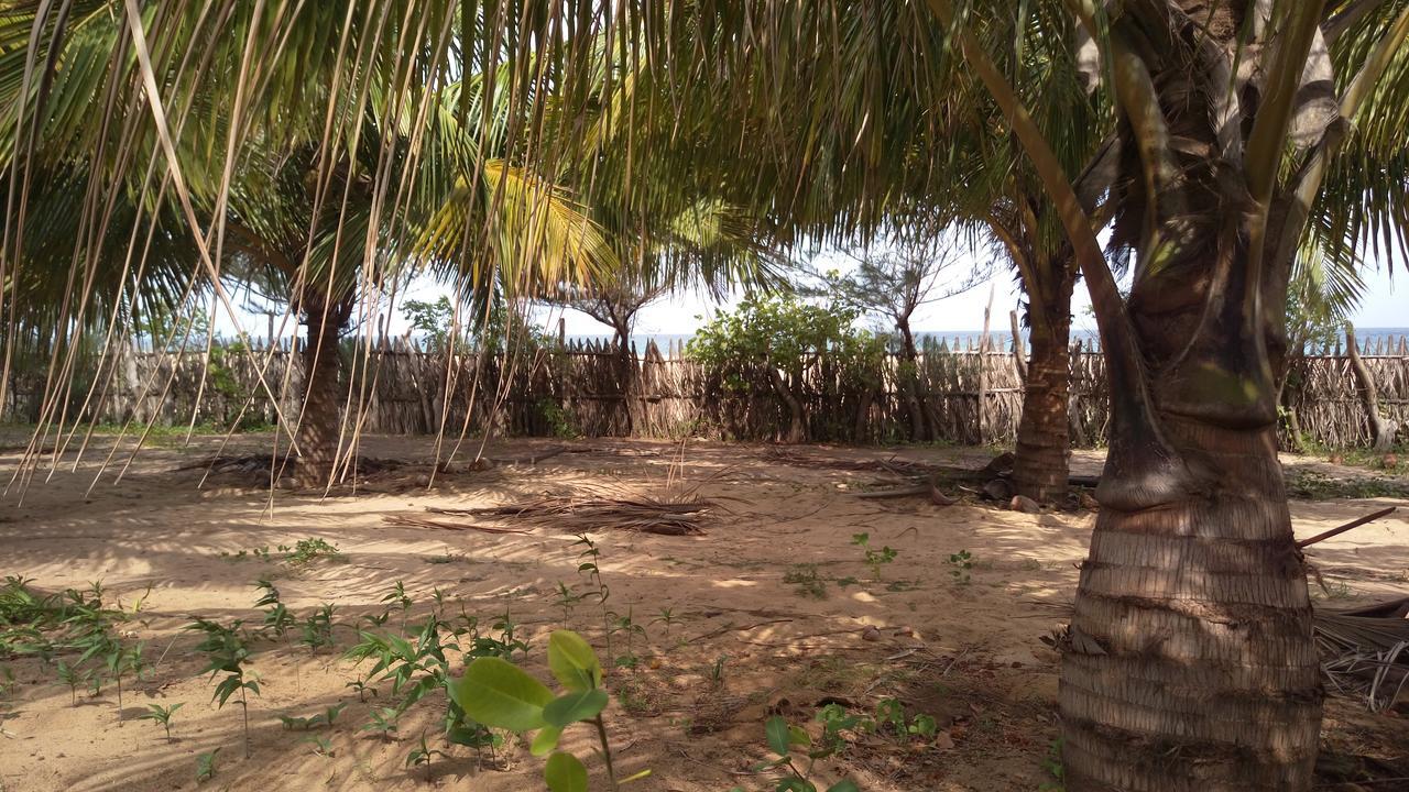 Light House Beach Hut Komari Luaran gambar