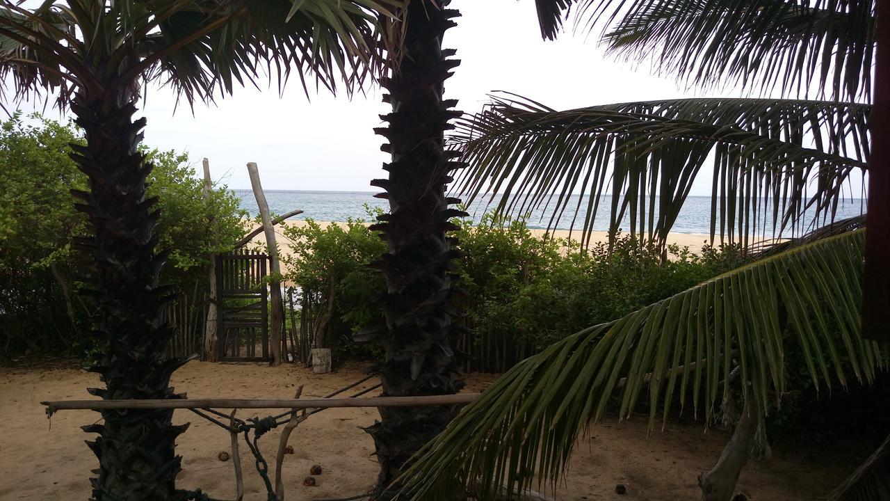 Light House Beach Hut Komari Luaran gambar