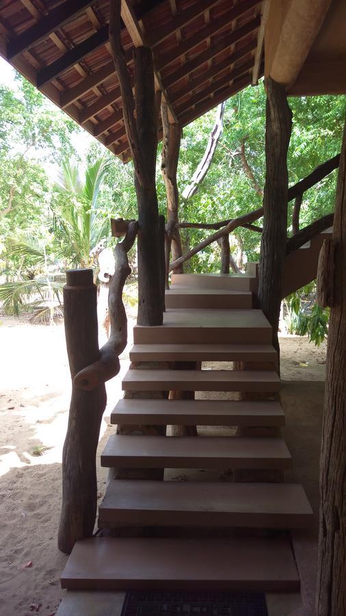 Light House Beach Hut Komari Luaran gambar