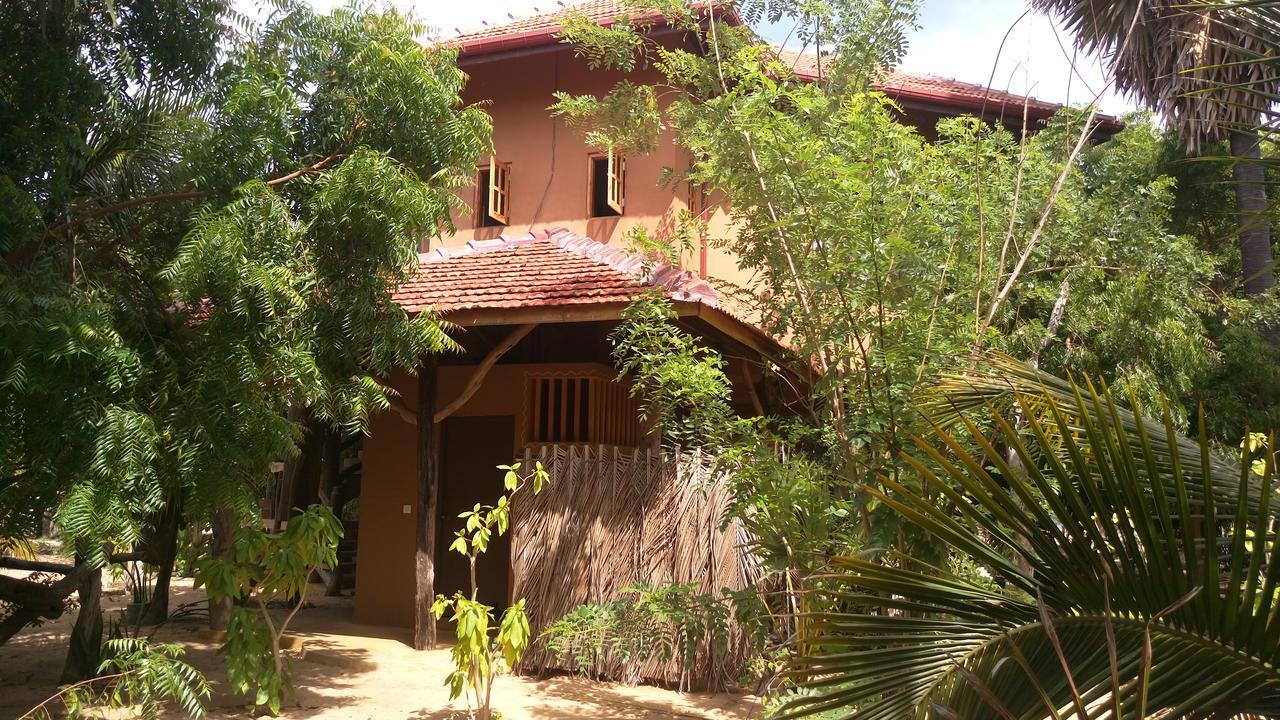 Light House Beach Hut Komari Luaran gambar
