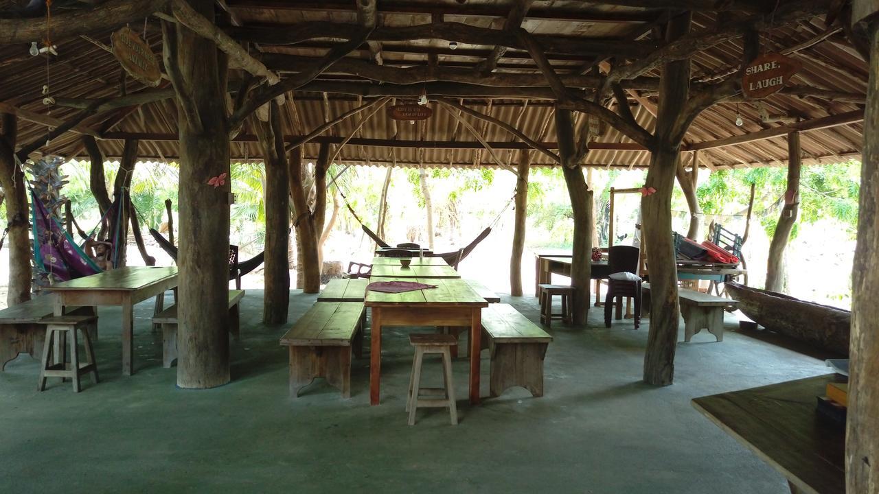 Light House Beach Hut Komari Luaran gambar