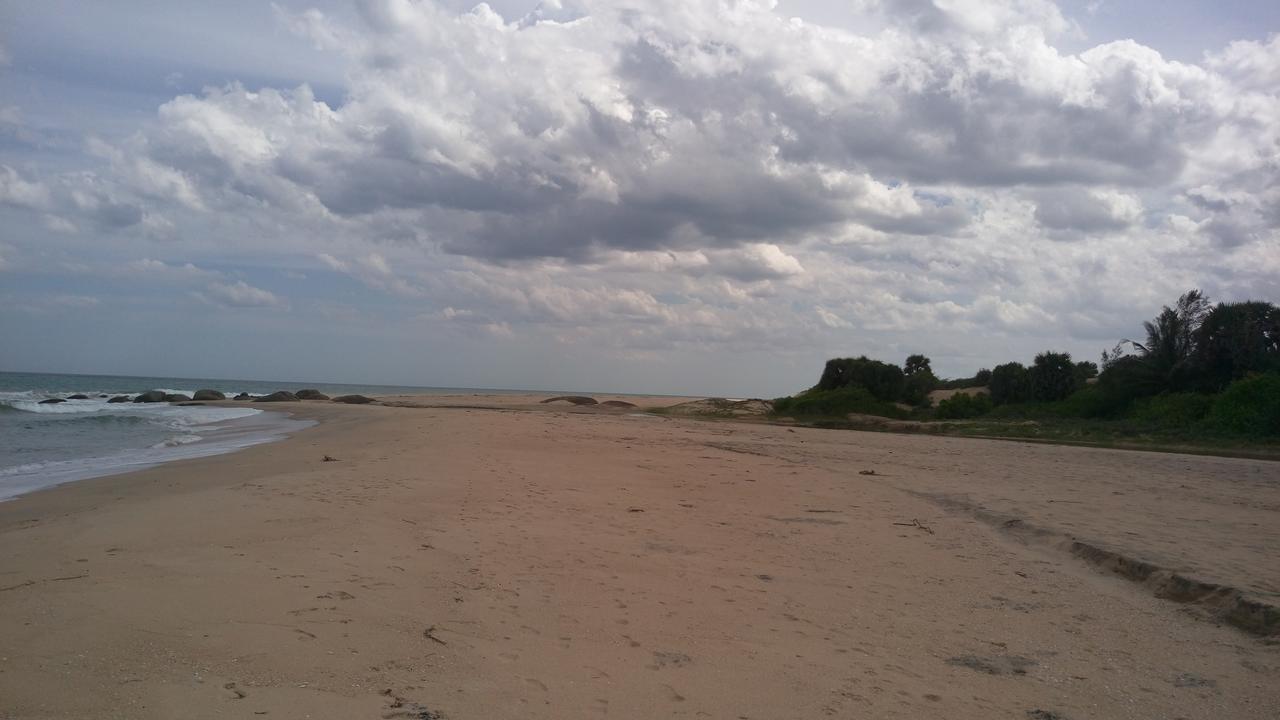 Light House Beach Hut Komari Luaran gambar