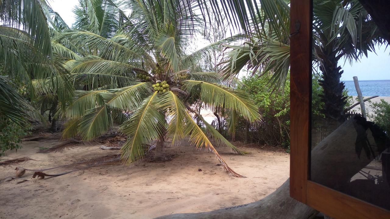 Light House Beach Hut Komari Luaran gambar