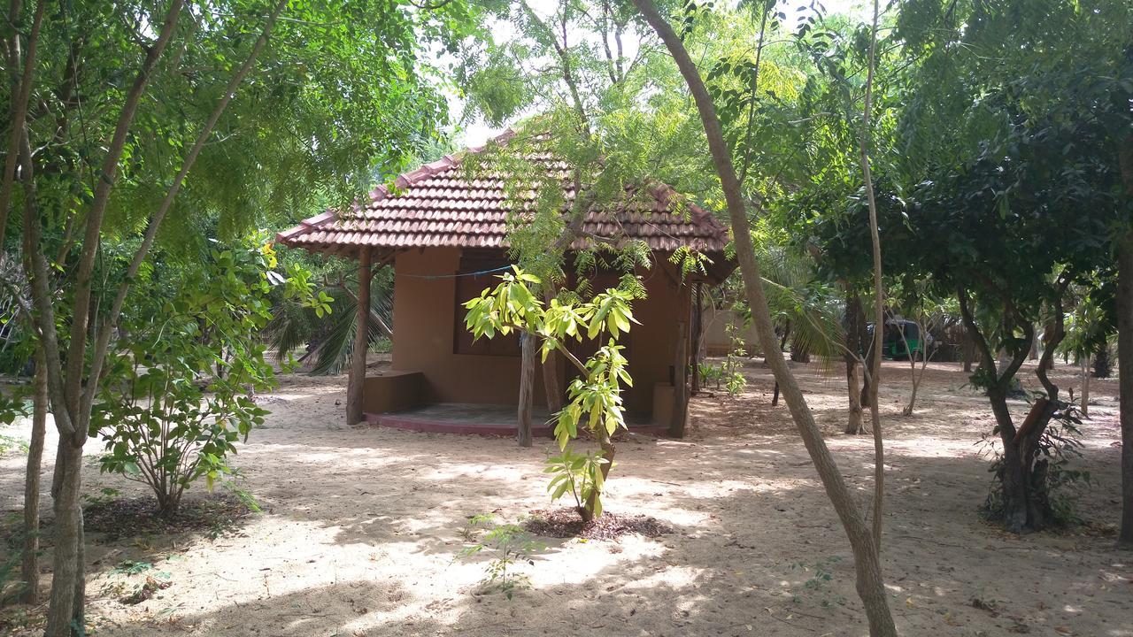 Light House Beach Hut Komari Luaran gambar
